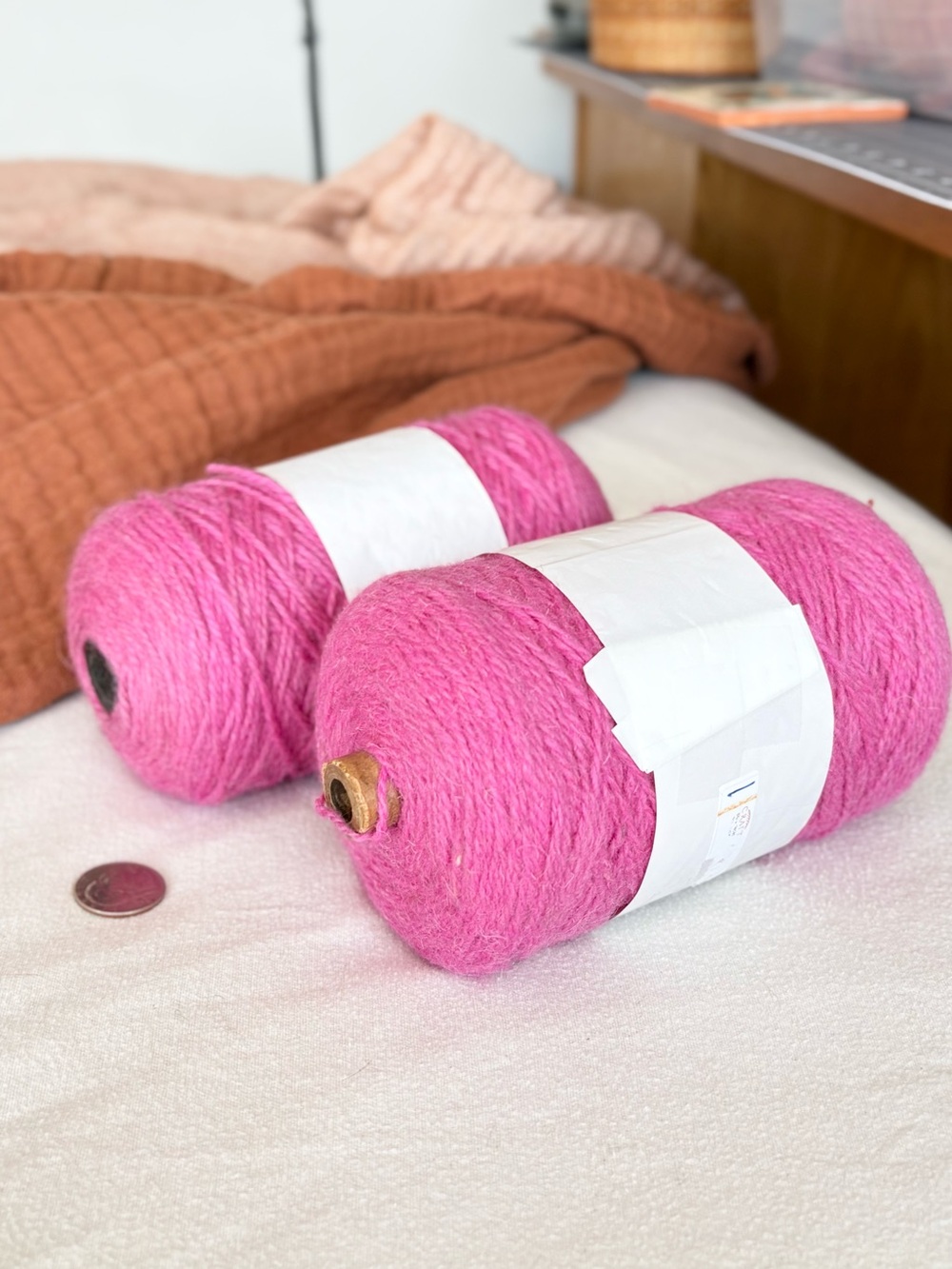 rug / felting wool yarn cones 1.44lbs - bubblegum pink 656g rustic